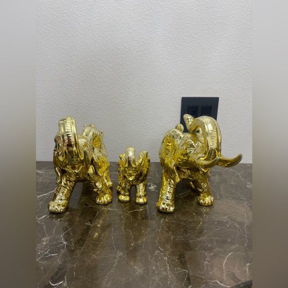 Gold Elephant Figures (Set of 3) - Picture 3 of 15